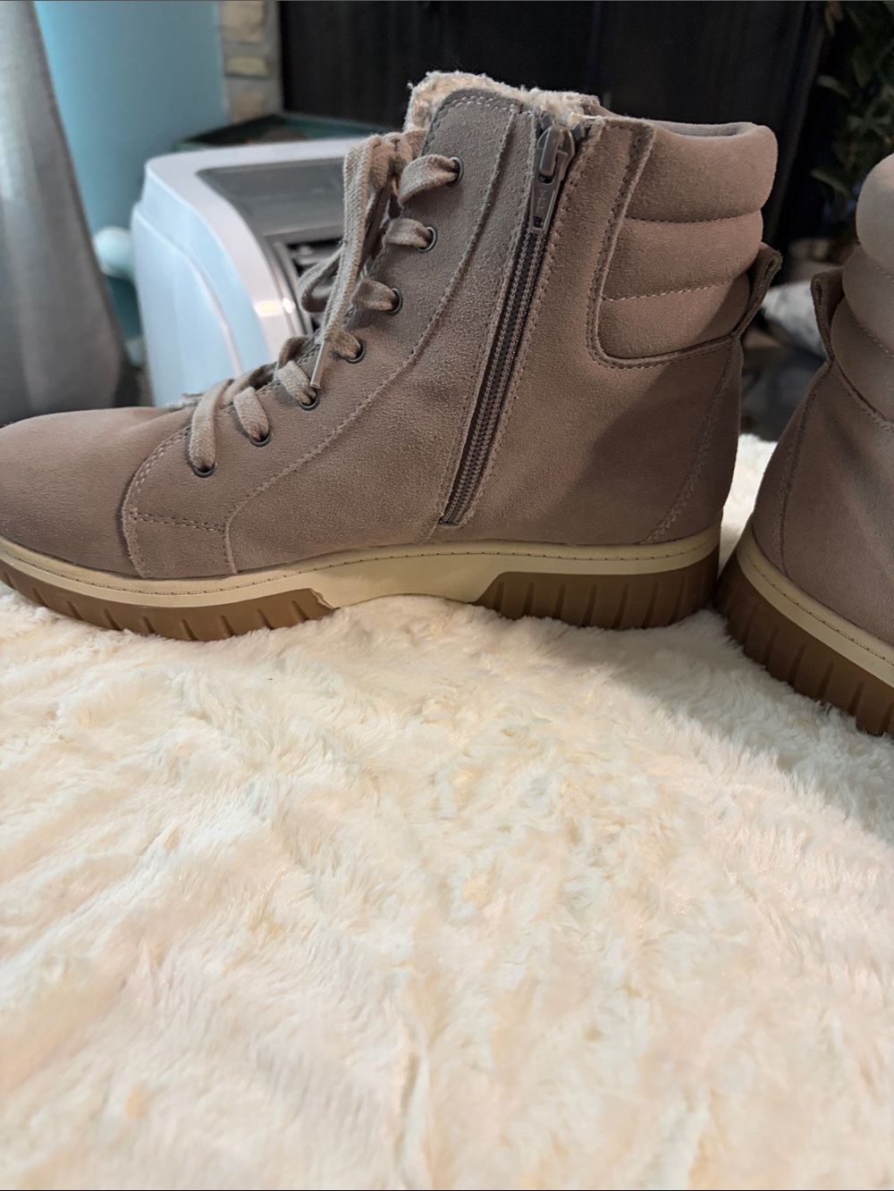 Women’s White Mountain Lace-Up Ankle Boots in Taupe - Picture 4 of 7